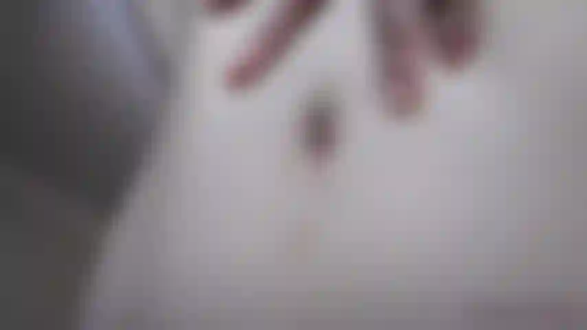 Me follo muy bien el ombligo usando un dedo, una bala vibratoria y un gran consolador. // Je me dfonce le nombril en utilisant tour tour un doigt, un vibro bala et un gros gode.