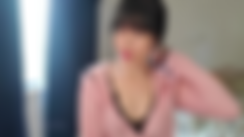 Buen provecho, amigo. Te preparé una comida deliciosa y saludable. En el menú de hoy: caricias para Lunasha.