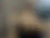 Desnuda en tu sillón, me dedeo hasta correrme fuerte y te muestro mi coño mojado e hinchado.