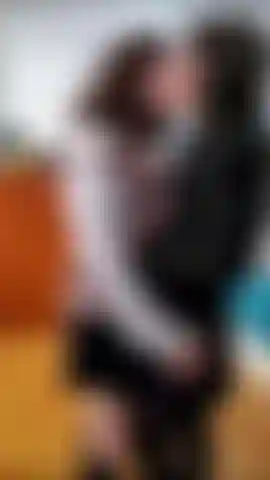 ( G/g) sesión de besos sensuales con mi novia en sujetador y falda.