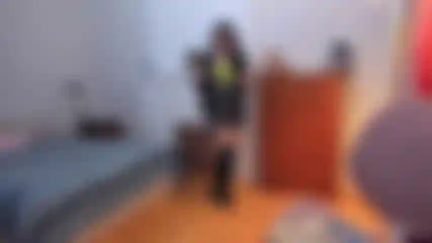 Descuidado mamada intensa sobre dildo toda desnuda.