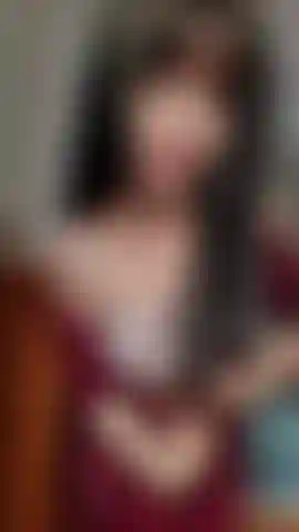 Tetas, culo y coñito peludo flash.