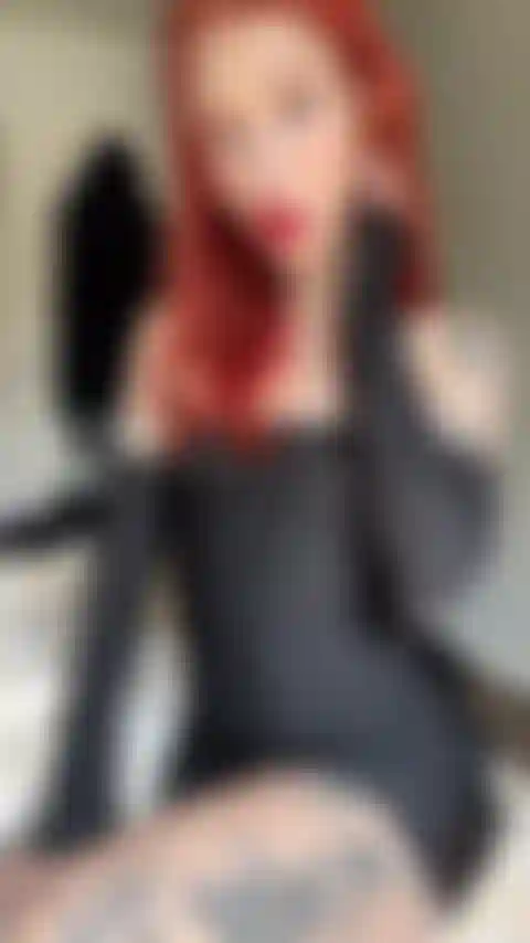 Cei joi por mi cum comiendo pequeños subs.