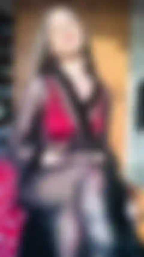 Striptease en lenceria roja!