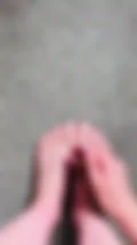 Masajeando y aceitando mis lindos pies!