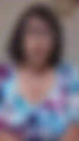 ¡Mostrando mis pies, dedos, tobillos y pantorrillas sexys en 3 pares diferentes de tacones!