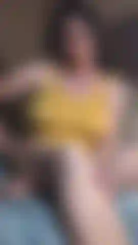 Madrastra pilla a su hijastro acariciándose para sus fotos/videos.