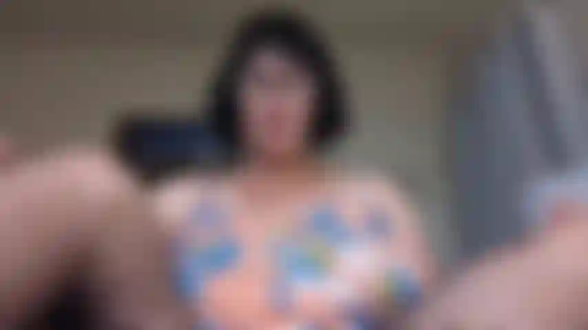 Anal y charla sucia en medias de rejilla.