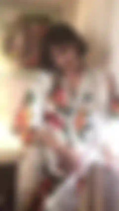 ¡Juego exhibicionista frente a la ventana! Vecinos afuera!