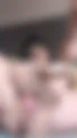 Hijastro sorprende a su madrastra masturbándose otra vez #madura, #vello, #pechos grandes, #bbw, #bragas.