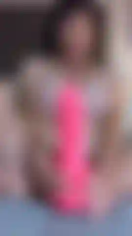 Juguete grande en el coño y paja.