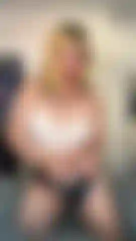 Probándome un micro bikini.