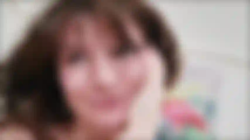 Torturando mi suave clítoris con un mini-vibrador! Vídeo versión corta.