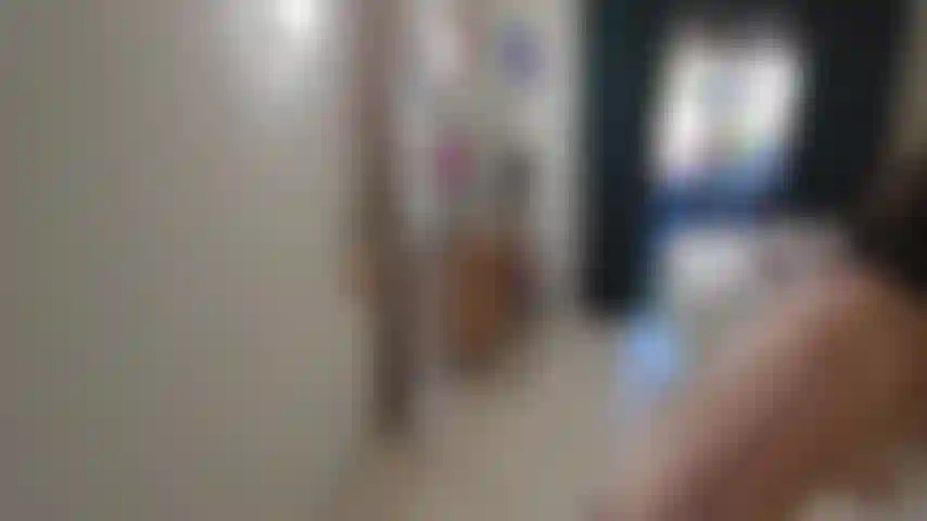 Dicen que mover muebles desnuda es mejor... ¿Qué dices? ¿Hice un buen trabajo?