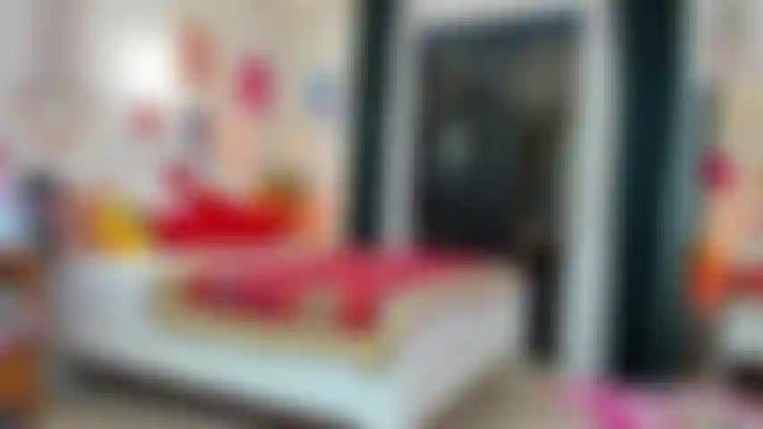 La chica cachonda te seducirá y te follará la polla mientras estamos en un club! El outfit brillante y los tacones altos de stripper son mi combinación perfecta! ( Debido a los derechos de autor, mi sonido fue eliminado t_t).