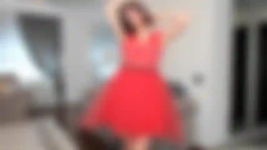 ¡El orgasmo más sucio que jamás haya tenido una cita elegante conmigo! Después de admirar mi vestido sexy, me desnudas y aceitas mi cuerpo para que al final pueda chorrear por toda tu polla y tu cuerpo. Momentos increíbles.