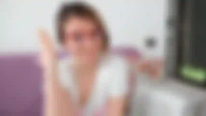 El video más sexy y real está aquí! Relájate conmigo después de un largo día, date un largo baño conmigo, vamos a mimarnos y al final rogaré por tu polla como una niña buena!