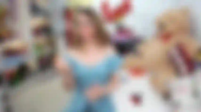 Novia seductora quiere tu atención! Ahora vas a terminar pasando un buen rato conmigo, con mi boca, con mi coño y al final cabalgaré tu polla hasta que gimes mi nombre!