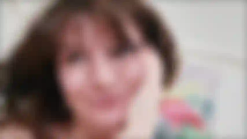 Torturando mi suave clítoris con un mini-vibrador! Vídeo versión larga!