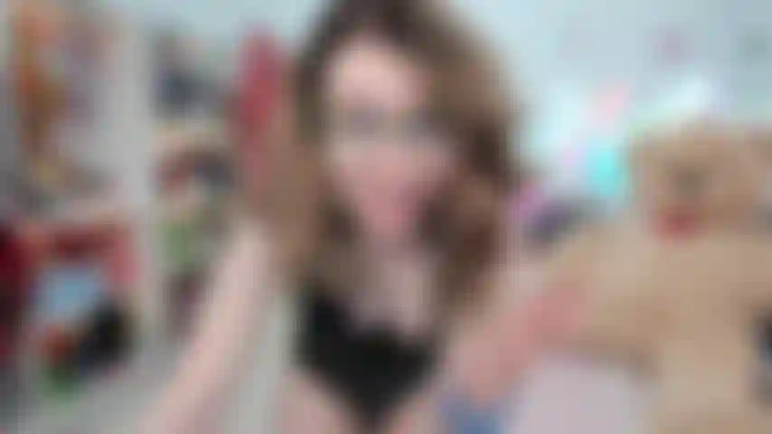 Pasando un buen rato en un traje negro y botas largas negras! ¿Quieres que te cuente cómo funciona este universo? O tal vez deberíamos hablar de cosas más guarras?