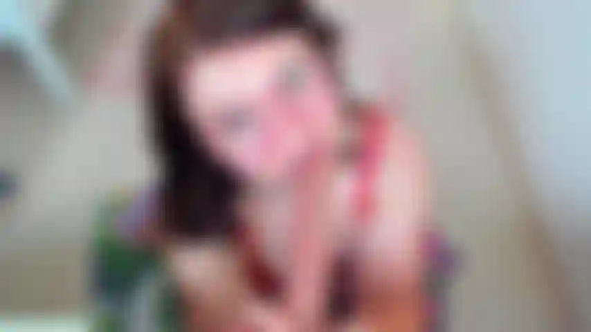 Soy una buena chica, te doy la mejor mamada pov que puedas imaginar, ¡empuje profundo y arcadas! ¡Correte en mis gafas!