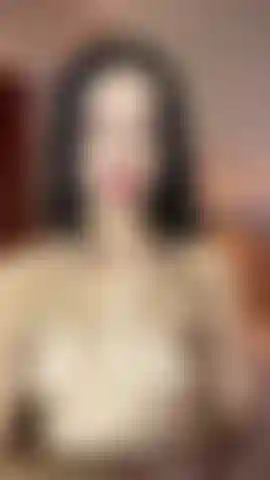 Crema sobre mis tetas.