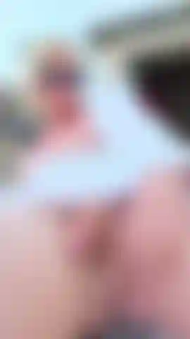 Haciendo que mi suave clítoris se ponga más duro... ¿Quieres ayudarme?