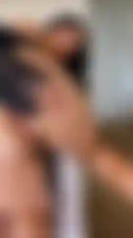 Orgasmo real + consolador con tiro de clítoris pulsante de primer plano.