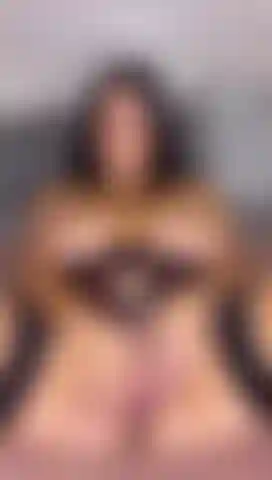 Aceitada y cabalgando tu gran polla hasta correrme.