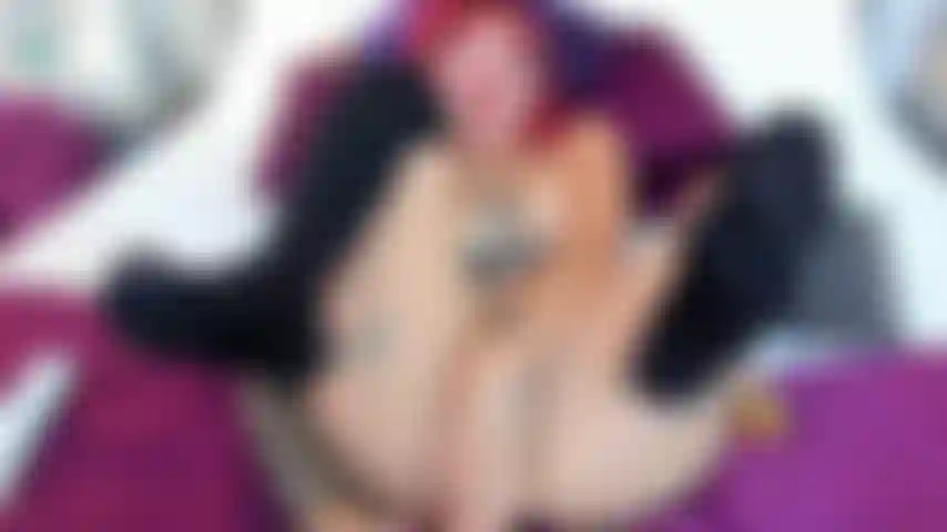 Parte 2 de 2 — piernas arriba, y fóllame el culo hasta que te corras con las piernas bien altas en el aire y bien abiertas para que no me pierda nada… me lo meto todo entero y empiezo a follármelo bien, despacio al principio para que puedas ver cómo entra, y luego sin piedad. Gemidos y ese sonido que me delata cada vez que lo hundo hasta el fondo medias de rejilla pinzas en los pezones dirty talk culo desnudo abierto follada anal apertura anal.