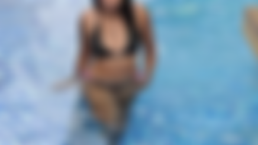 Maddy jugando con su cuerpo caliente, ¿quieres jugar con ella?