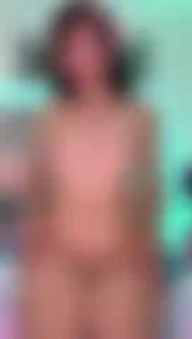 Para mayores de edad y con ganas de jugar.  / For adults and eager to play.