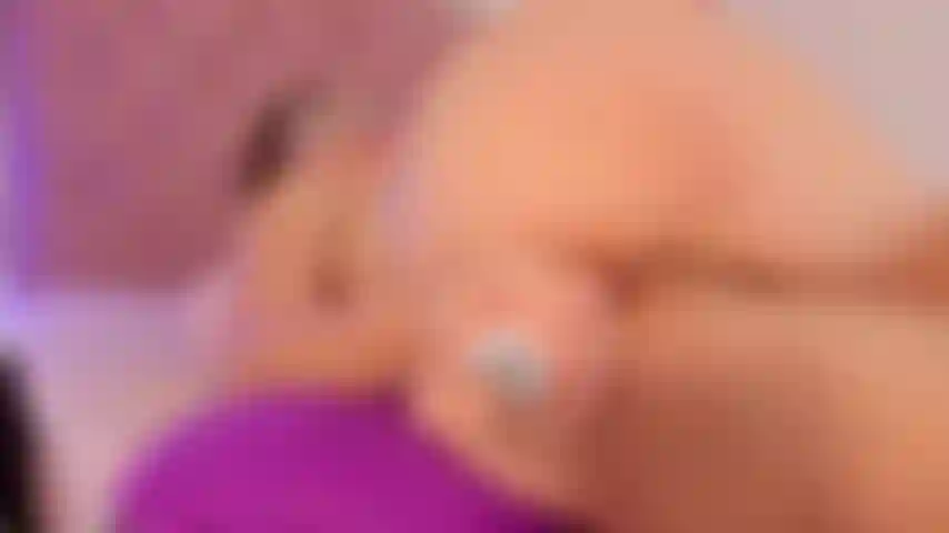 Jugando con mi culo.