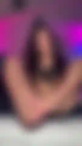 Wet n wild feet video!! Oiled up feet while I try on 2 different heels and do a lil footjob with heels on and off  and of course I squirt a lot!!