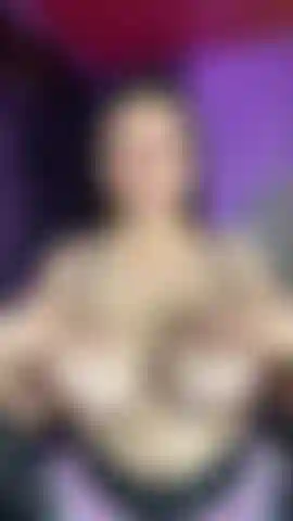 Azotando mis pechos grandes llenan saliva.