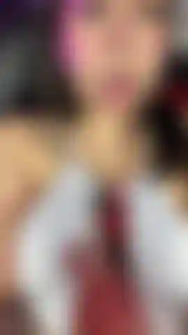 Tocando mientras vibro mi juguete.