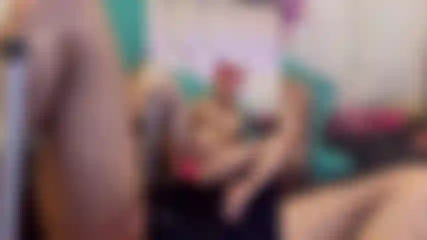 Siendo follada por la máquina de follar realmente duro y profundo.