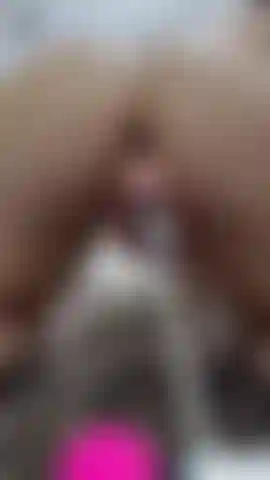 Mi coño y mi culo no soportan la tensión de una doble penetración que te volverá loco.