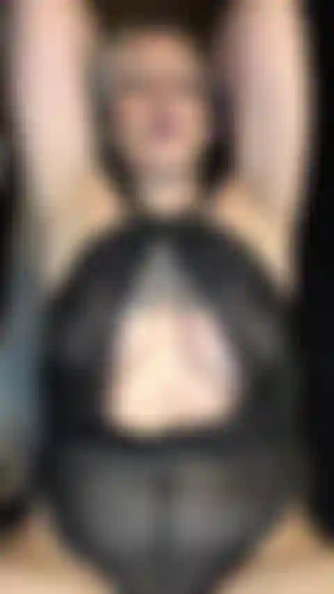 Mírame y escúchame hummmm.