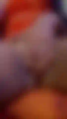 Acaricio mi coño mientras te espero mi amor.