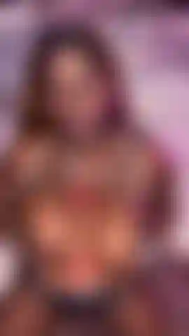 Fóllame las tetas, por favor.