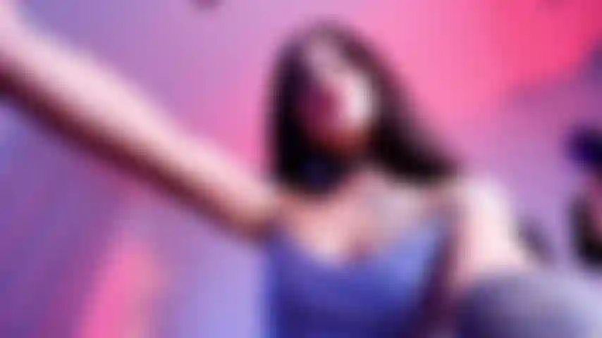 Worship me from the floor