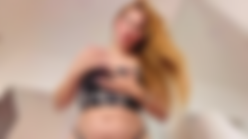 Cada vez que me toco pienso en tu lengua bajando lentamente... Hasta que no pueda más.