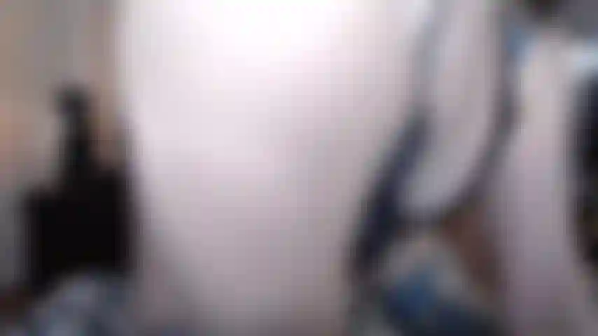 Gran botín rebotando en una polla alta en la cama hasta correrse duro!