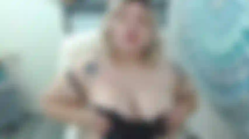 Suplicándote que te corras en mis tetas.