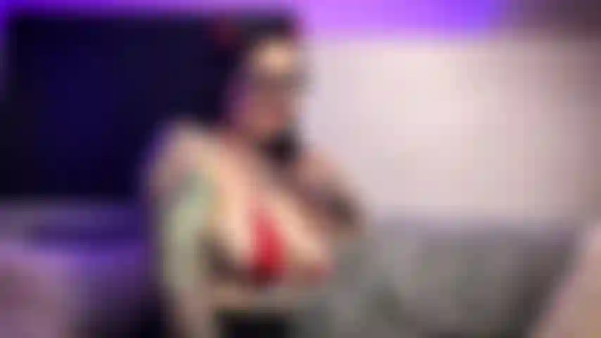 La esposa te pone los cuernos antes de la fiesta de halloween!