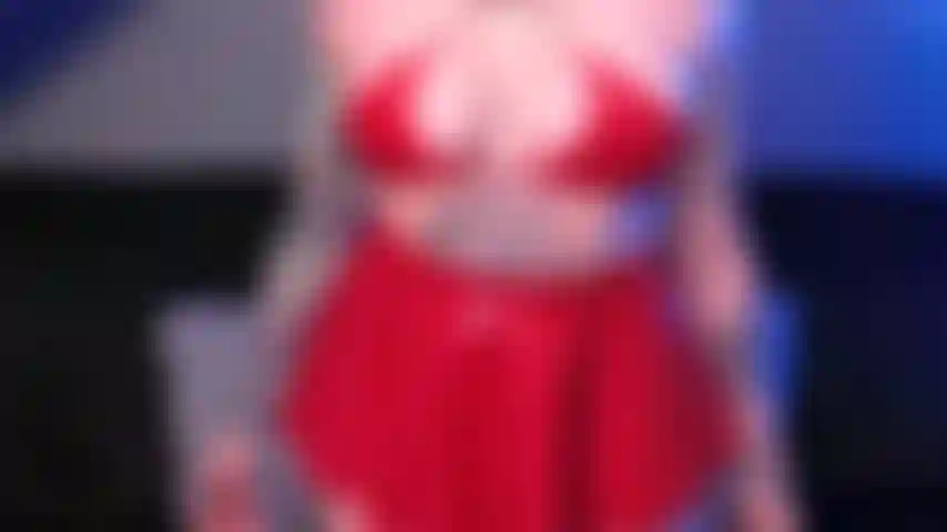 Follándome a otros chicos.