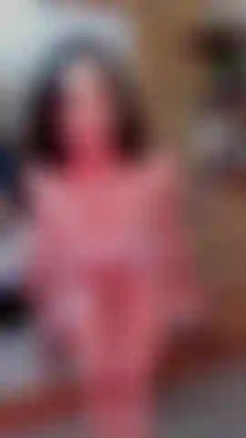 Ven a ver mis pequeñas tetas.