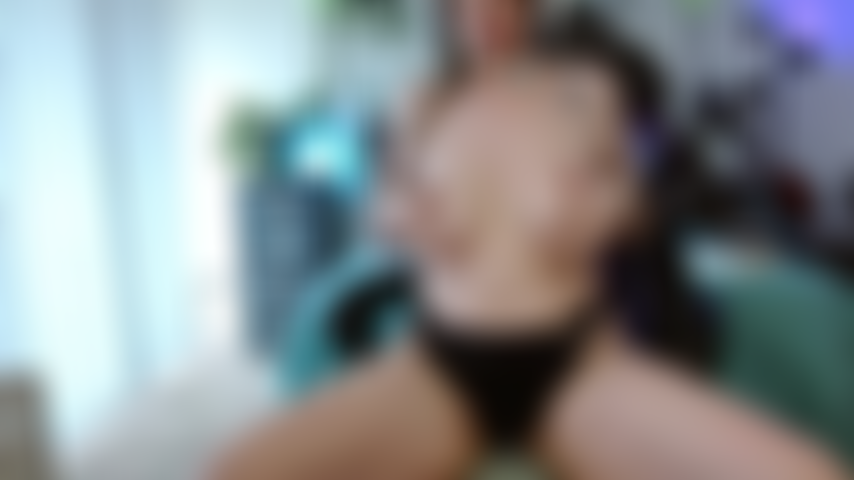 Fantaseo con charlas sucias mientras un ventilador controla mi vibrador.