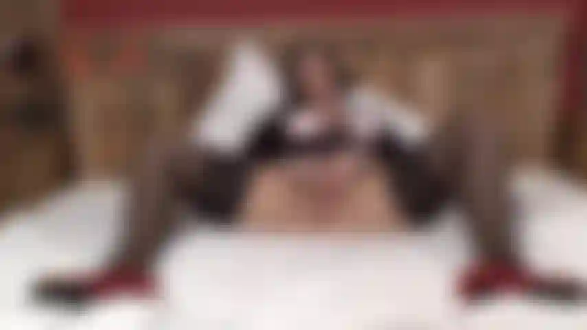 Orgasmo sobre la cama.